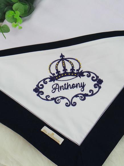 Cueiro bordado personalizado coroa