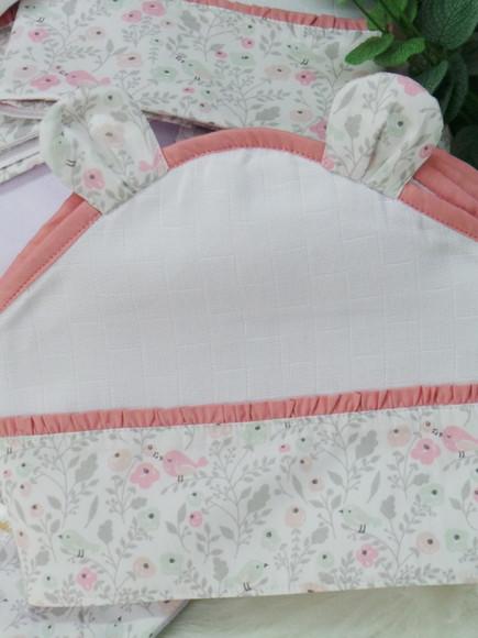 Kit Enxoval Bebê Flores e Passarinhos Incluso Nome do Bebê