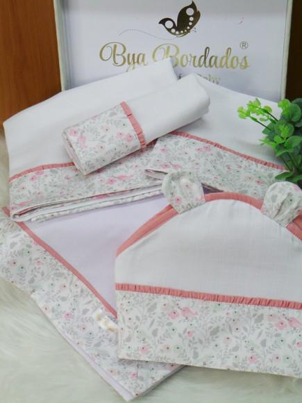 Kit Enxoval Bebê Flores e Passarinhos Incluso Nome do Bebê