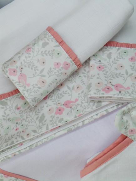 Kit Enxoval Bebê Flores e Passarinhos Incluso Nome do Bebê