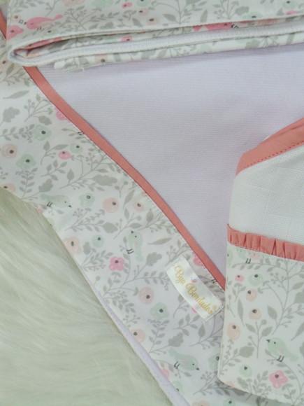 Kit Enxoval Bebê Flores e Passarinhos Incluso Nome do Bebê