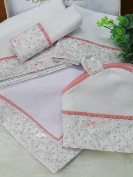 Kit Enxoval Bebê Flores e Passarinhos Incluso Nome do Bebê