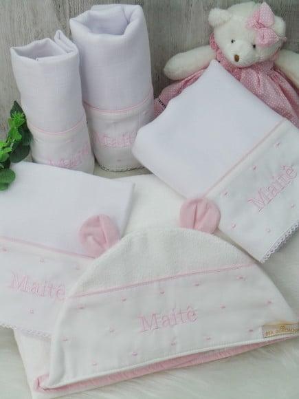 Kit Enxoval Bordado Toalha e Fraldas Poá