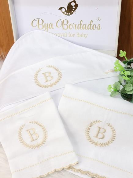 Kit Fraldas e Toalha Bebê Bordado Inicial B