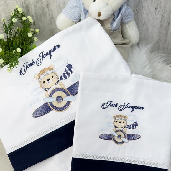 Kit Lençol Berço Bordado Urso Aviador