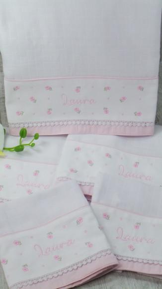 Kit Toalha Fralda e Fraldas Florzinha e Poá