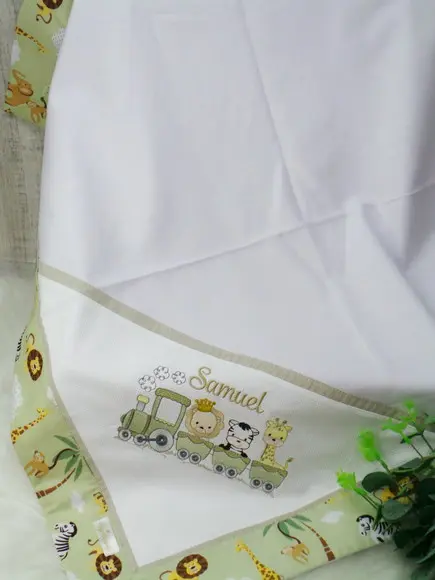 Cueiro Personalizado Bordado Safari