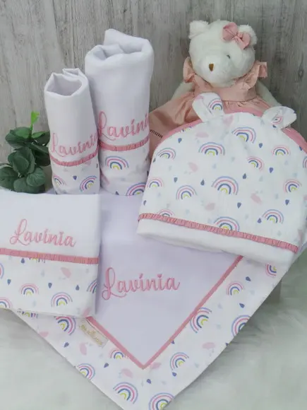 Kit Enxoval Bebê Arco Íris Incluso Nome do Bebê