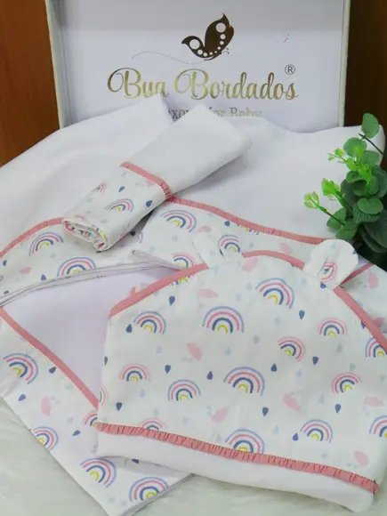 Kit Enxoval Bebê Arco Íris Incluso Nome do Bebê