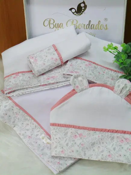 Kit Enxoval Bebê Flores e Passarinhos Incluso Nome do Bebê