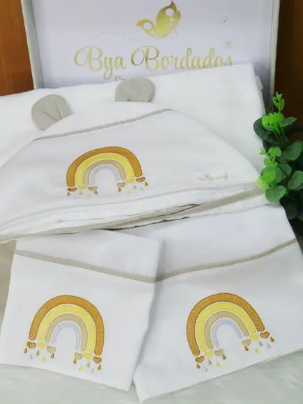 Kit Enxoval Bebê Fraldas com Toalha Arco Íris Boho