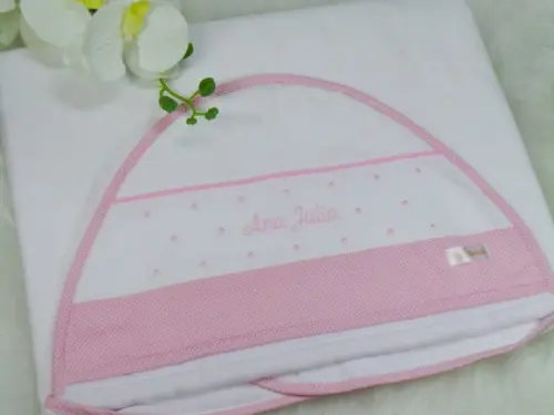 Kit Enxoval Bordado Toalha Capuz e Fraldas Poá