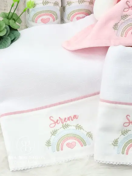 Kit Fraldas Bebê Bordado Arco Iris