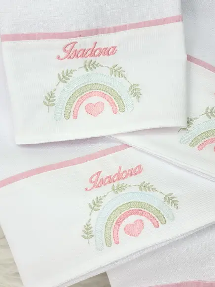 Kit Fraldas Bebê Bordado Arco Iris