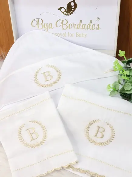 Kit Fraldas e Toalha Bebê Bordado Inicial B