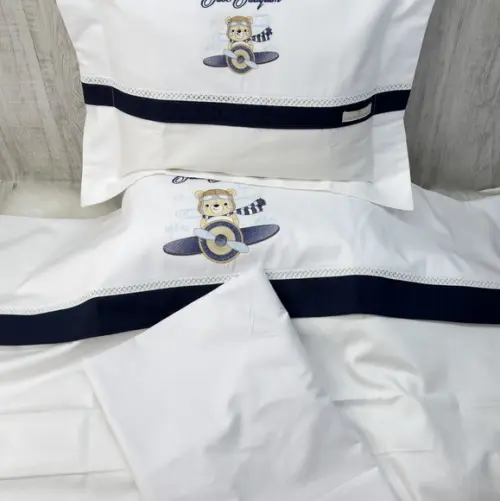 Kit Lençol Berço Bordado Urso Aviador