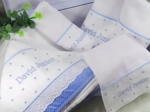 Kit Toalha Capuz e Fraldas Personalizada Poá
