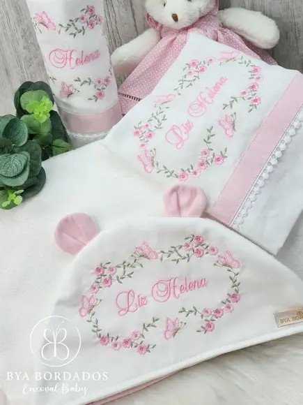 Kit Toalha e Fraldas Boca Personalizado Flores e Borboletas
