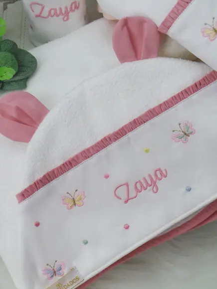 Kit Toalha e Fraldas Poá com Borboletass Candy Collor