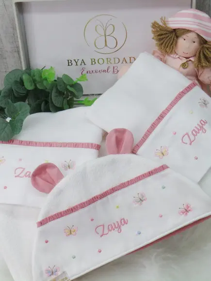 Kit Toalha e Fraldas Poá com Borboletass Candy Collor