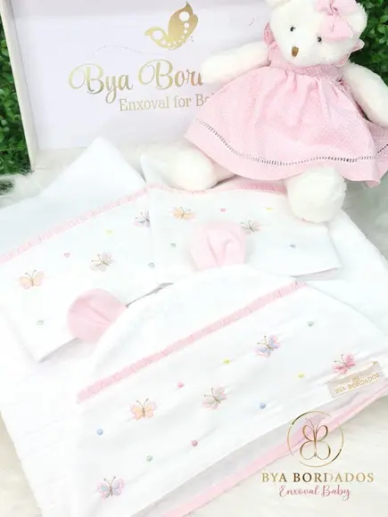 Kit Toalha e Fraldas Poá com Borboletass Candy Collor