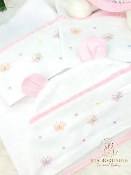 Kit Toalha e Fraldas Poá com Borboletass Candy Collor