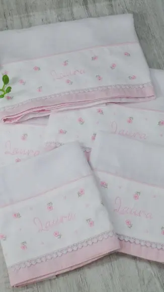 Kit Toalha Fralda e Fraldas Florzinha e Poá