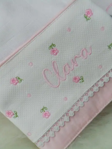 Kit Toalha Fralda e Fraldas Florzinha e Poá