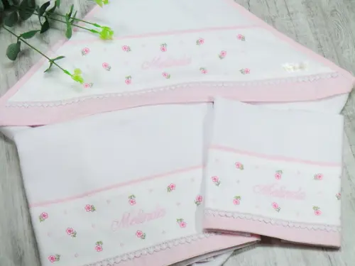 Kit Toalha Fralda e Fraldas Florzinha e Poá