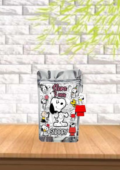 Saquinho Metalizado Tema Snoopy qualquer Tema.