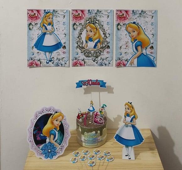 Kit Só Um Bolinho Tema Alice no País das Maravilhas.
