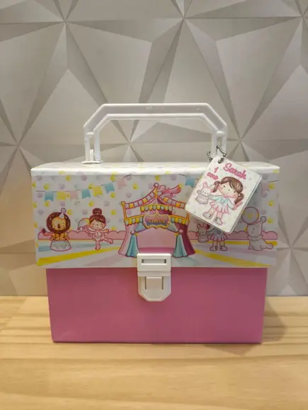 Maleta Cartonada Modelo Lancheira Tema Circo Rosa.
