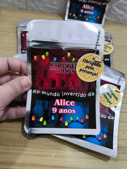 Saquinho Metalizado Tema Stranger Things qualquer Tema.