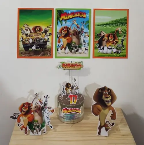 Kit Só Um Bolinho Tema Madagascar.