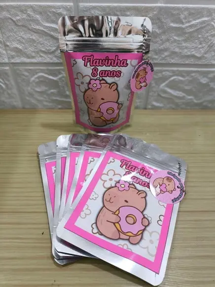 Saquinho Metalizado Tema Capivara qualquer Tema.