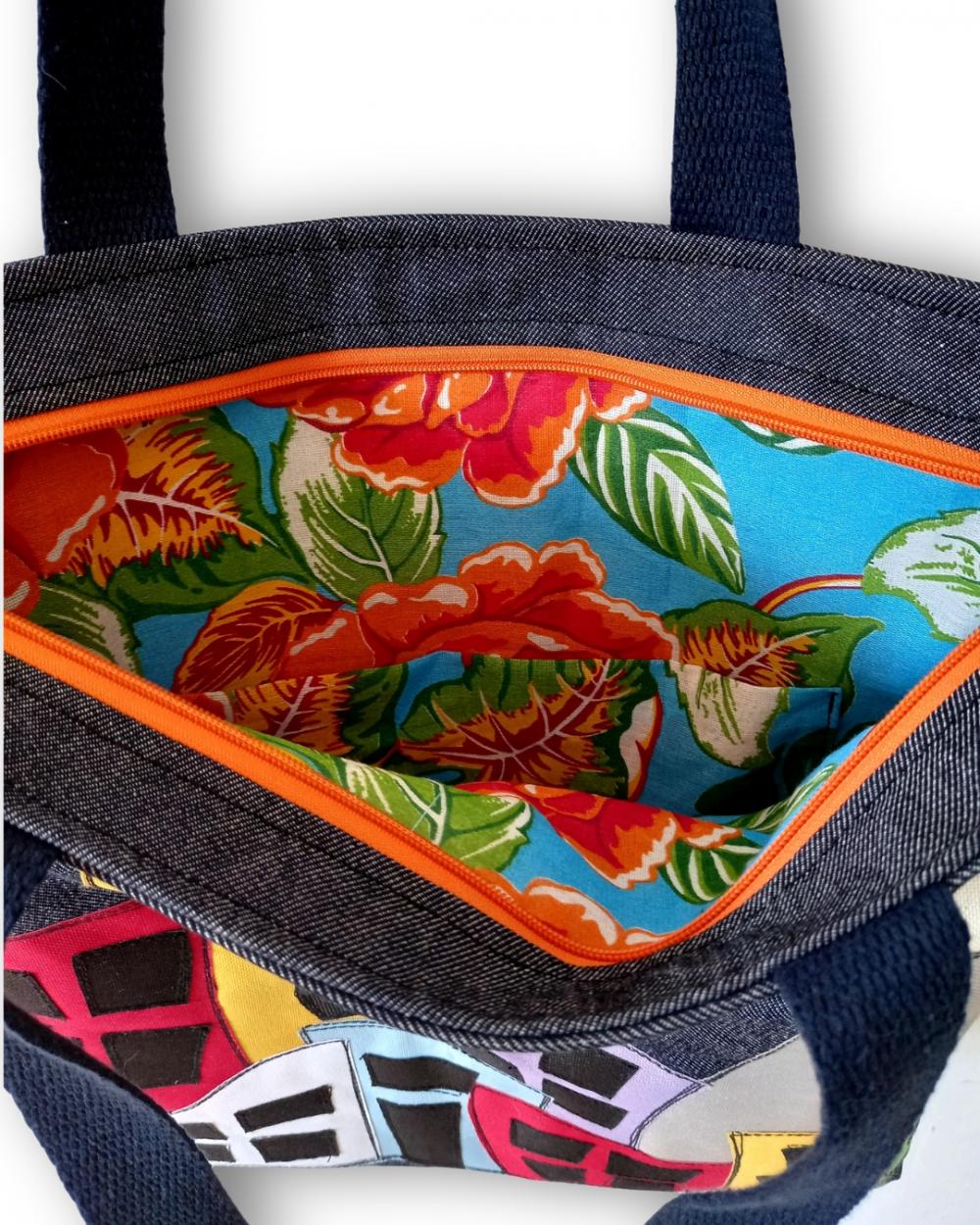 Bolsa Artesanal de Tecido Jeans Bordada à Máquina Favela Rio
