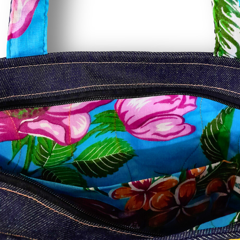 Bolsa Artesanal de Tecido Jeans Bordada à Máquina Butterfly