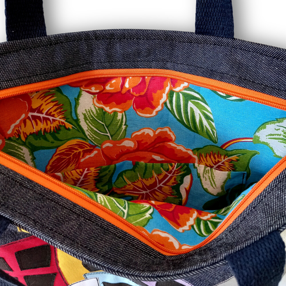 Bolsa Artesanal de Tecido Jeans Bordada à Máquina Favela Rio