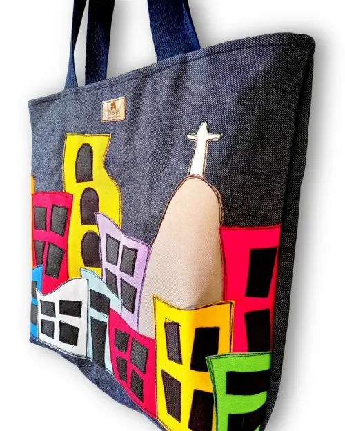 Bolsa Artesanal de Tecido Jeans Bordada à Máquina Favela Rio