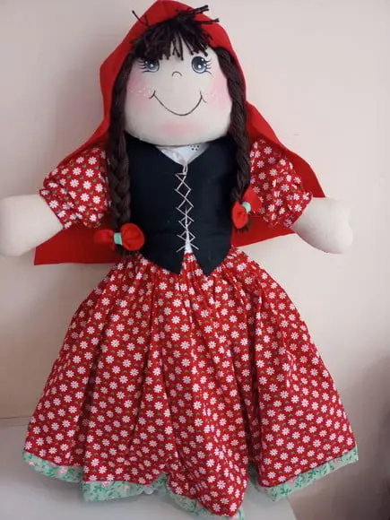 Boneca 3 em 1 Chapeuzinho Vermelho, Vovó,lobo