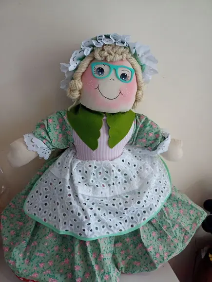 Boneca 3 em 1 Chapeuzinho Vermelho, Vovó,lobo