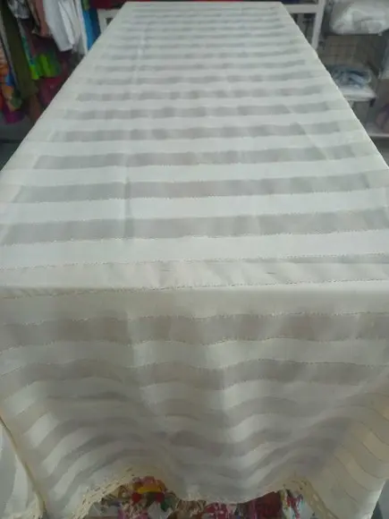 Caminho de Mesa Organza com Crochê