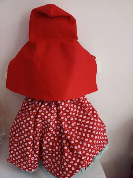 Boneca 3 em 1 Chapeuzinho Vermelho, Vovó,lobo