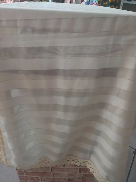 Caminho de Mesa Organza com Crochê