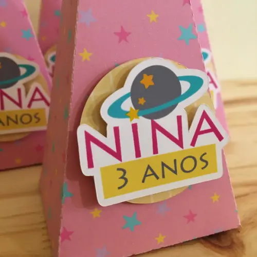 Caixa Pirâmide Astronauta Menina