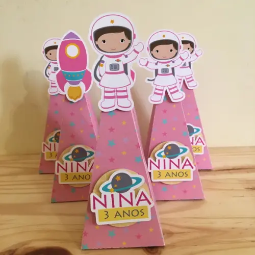 Caixa Pirâmide Astronauta Menina