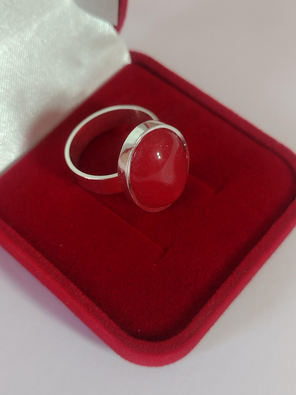 Anel de Prata 950k - Pedra Natural Jade Vermelha
