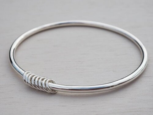 Pulseira Grossa de Prata com 8 Argolinhas