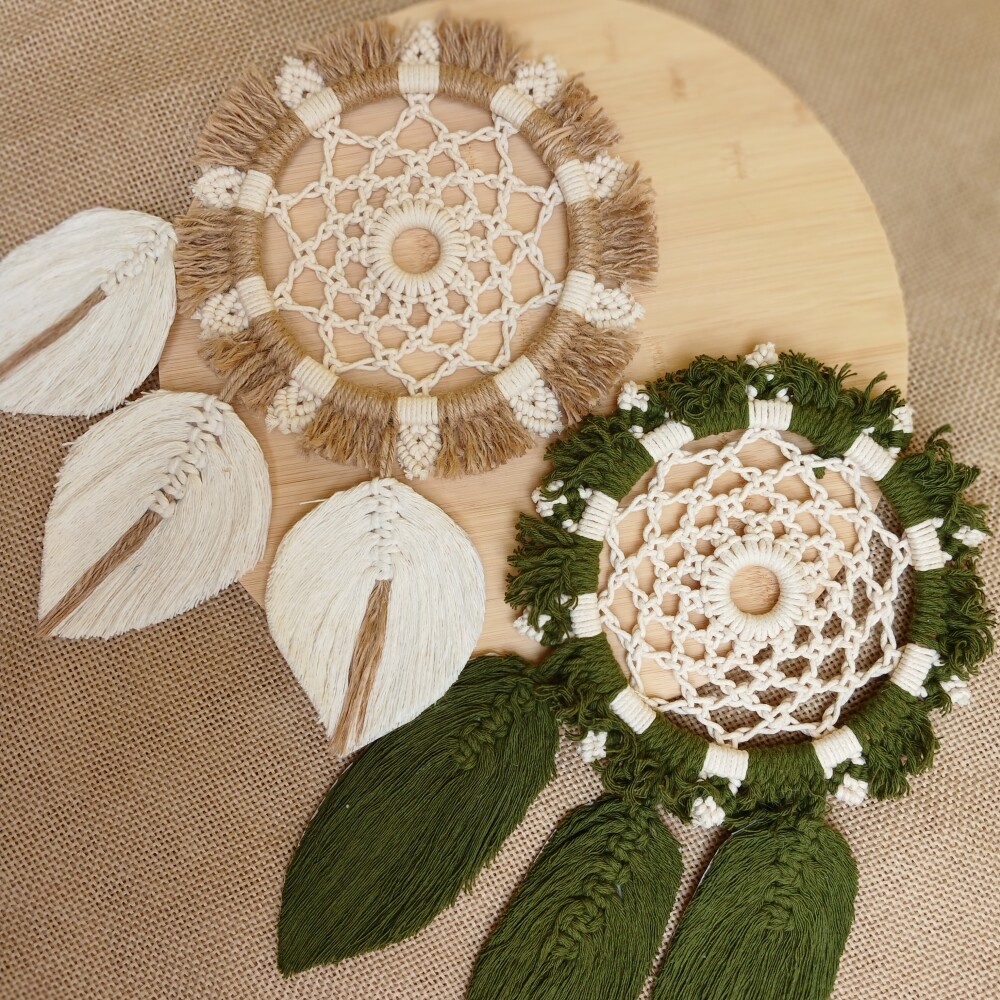 Filtro dos Sonhos Boho Chic com Folhas em Macramê - Fios de Algo