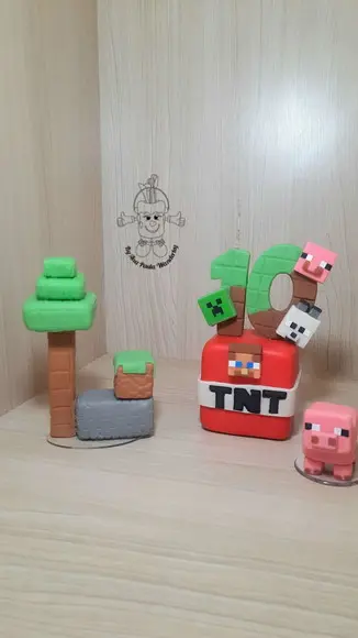 Topo de Bolo Minecraft em Biscuit Personalizado | Vela e Decoraç